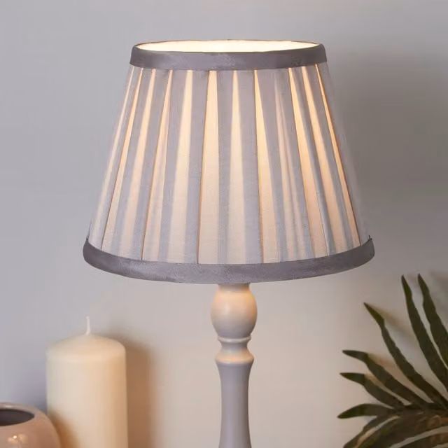 Lighting Collection Taper Pleat Silk Lamp Shade in Silver, Diameter: 20 cm – 1
