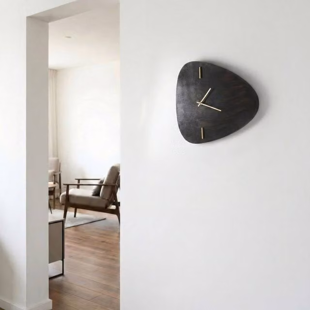 Wyld and Coco Modern Analog Wall Clock in Brown and Gold with Organic Irregular Shape – 1