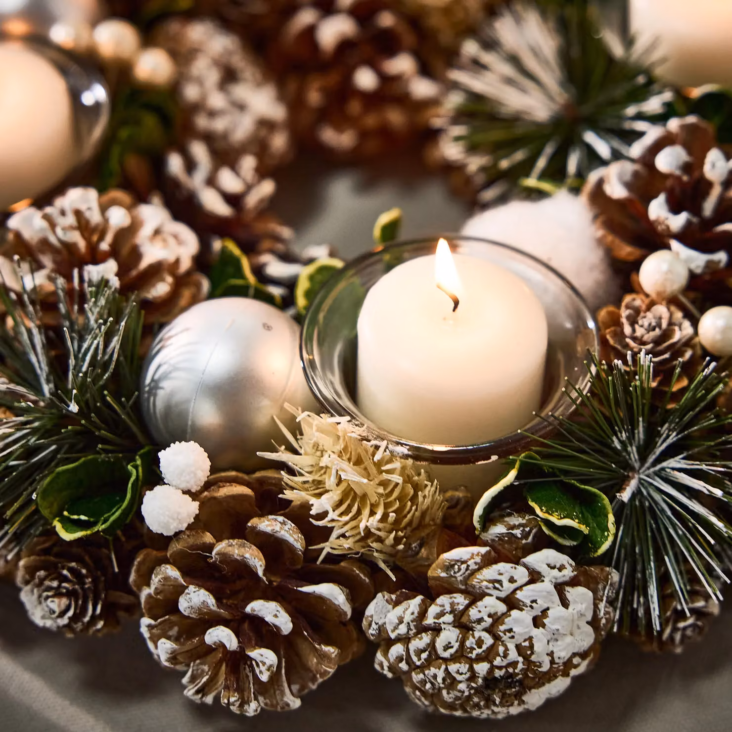 Dibor Silver Round Table Centrepiece Christmas Tealight Candle Holder in White, Diameter: 30 cm – 4