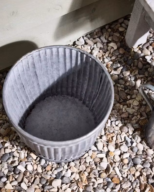 Dibor Large Ribbed Metal Flower Plant Pot Outdoor Garden Planter with Rope Handles, Grey, H 31 cm, Dia 27 cm – 3