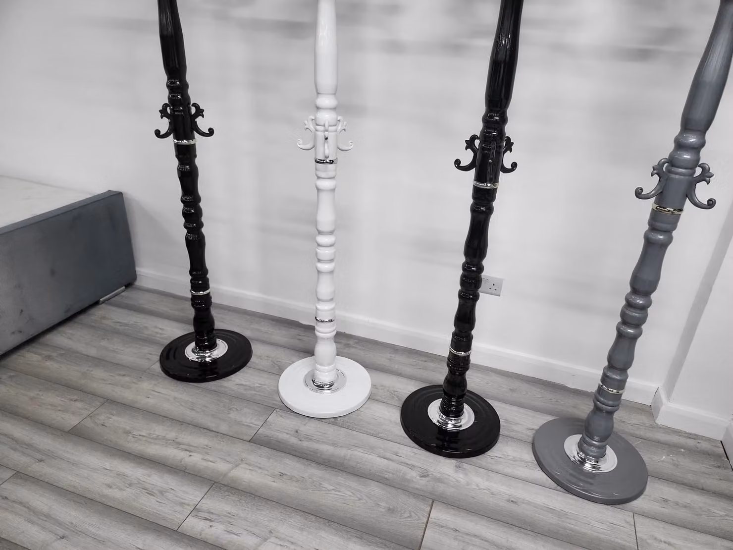 Modernique Vintage Style Metal Post Tree Coat Stand in Black, H 198 cm x W 80 cm x D 40 cm – 4