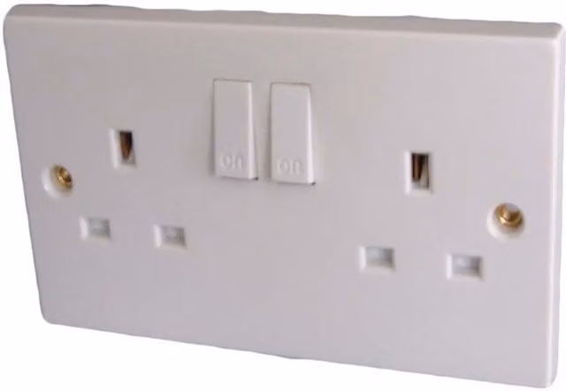 Dencon 13A Twin Switched Socket Outlet to BS1363, White