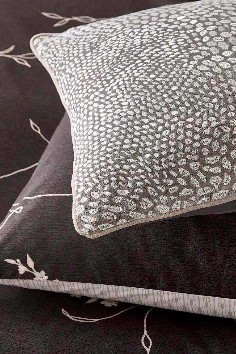 Nalu Nicole Scherzinger Malie Reversible Cotton Duvet Cover and Pillowcase Set, Black, White and Pink, W: 200 cm x H: 200 cm – 3