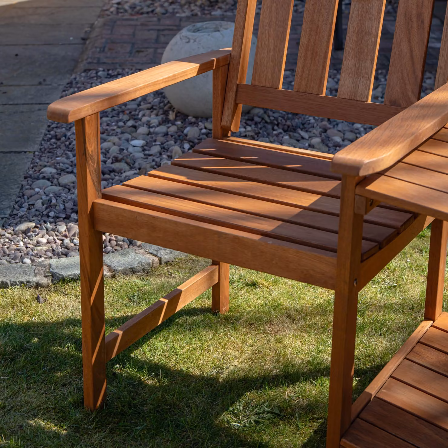 Samuel Alexander 2 Person Wooden Garden Bench Love Seat and Table Set in Brown, W/D/H: 154 x 60 x 97 cm – 2
