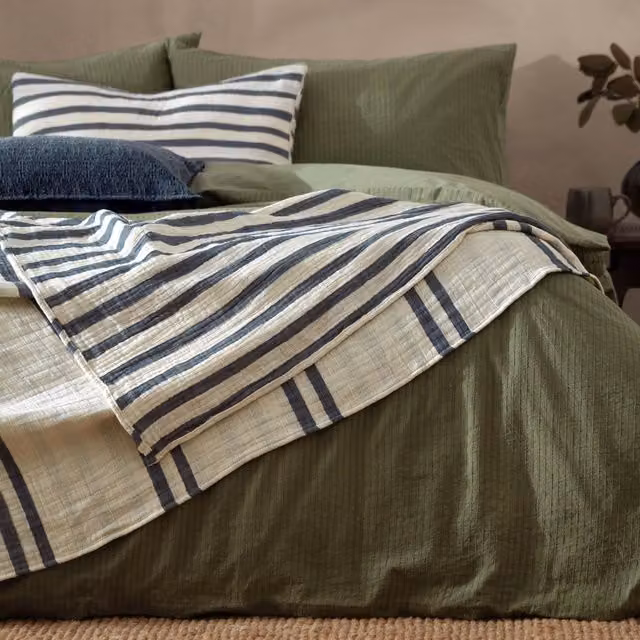Yard Reversible Woven Striped Blue 100% Cotton Muslin Bedspread W/D/H: 140 x 220 x 140 cm – 1