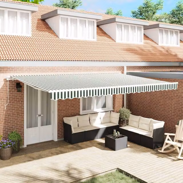 Berkfield Home Manual Retractable Wall-Mounted Awning in Green and White Striped Polyester, W: 500 cm, D: 300 cm – 1