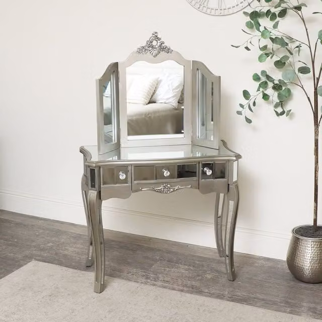 Melody Maison Tiffany Range Mirrored Dressing Table and Tri-Fold Vanity Mirror in Metallic Silver – 1