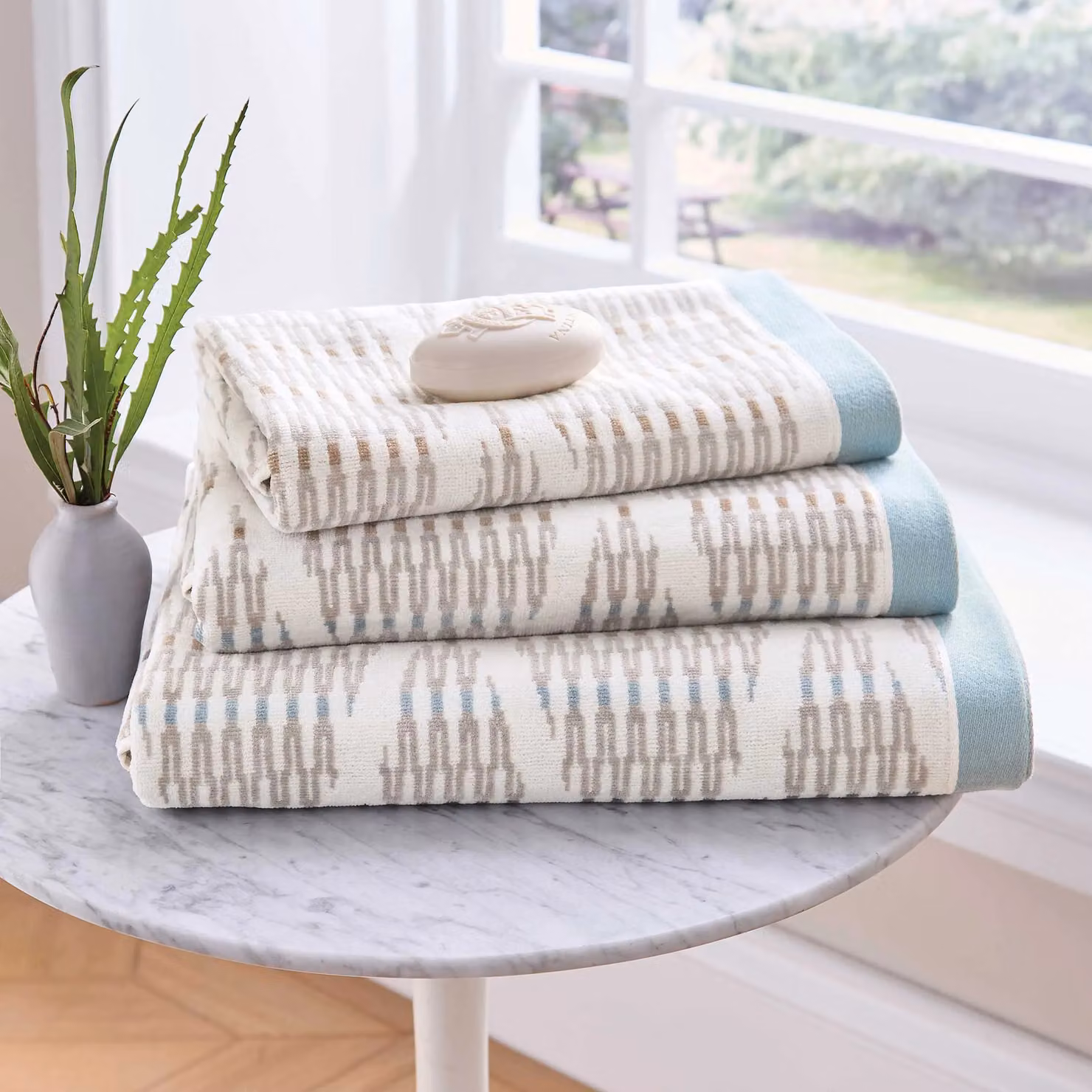 Bedeck of Belfast Albany/Danza Beige Striped Cotton Bath Towel with Border