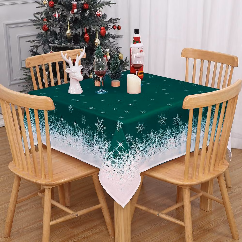 London Boutique Snowflake Christmas Tablecloth in Green and White, W x W: 137.16 x 137.16 cm – 2