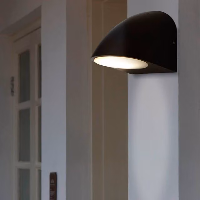 Lighting Collection Kyst Curve Outdoor LED Wall Light in Black – 2