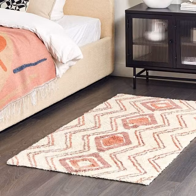 Wyld and Coco Geometric Hand-Tufted Cotton Shaggy Rug in Beige and Pink, W: 80 cm, L: 150 cm – 1