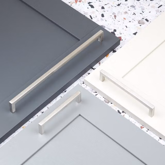 Handle & Home Brushed Nickel Squared Bar Cabinet Handle, Silver/Grey, 138mm