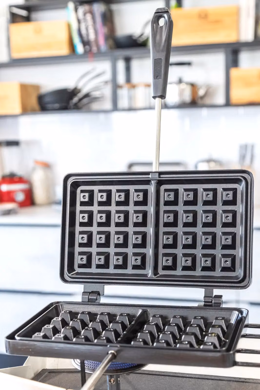 KitchenCraft Non-Stick Waffle Maker in Black, W: 22 cm, D: 13 cm – 9