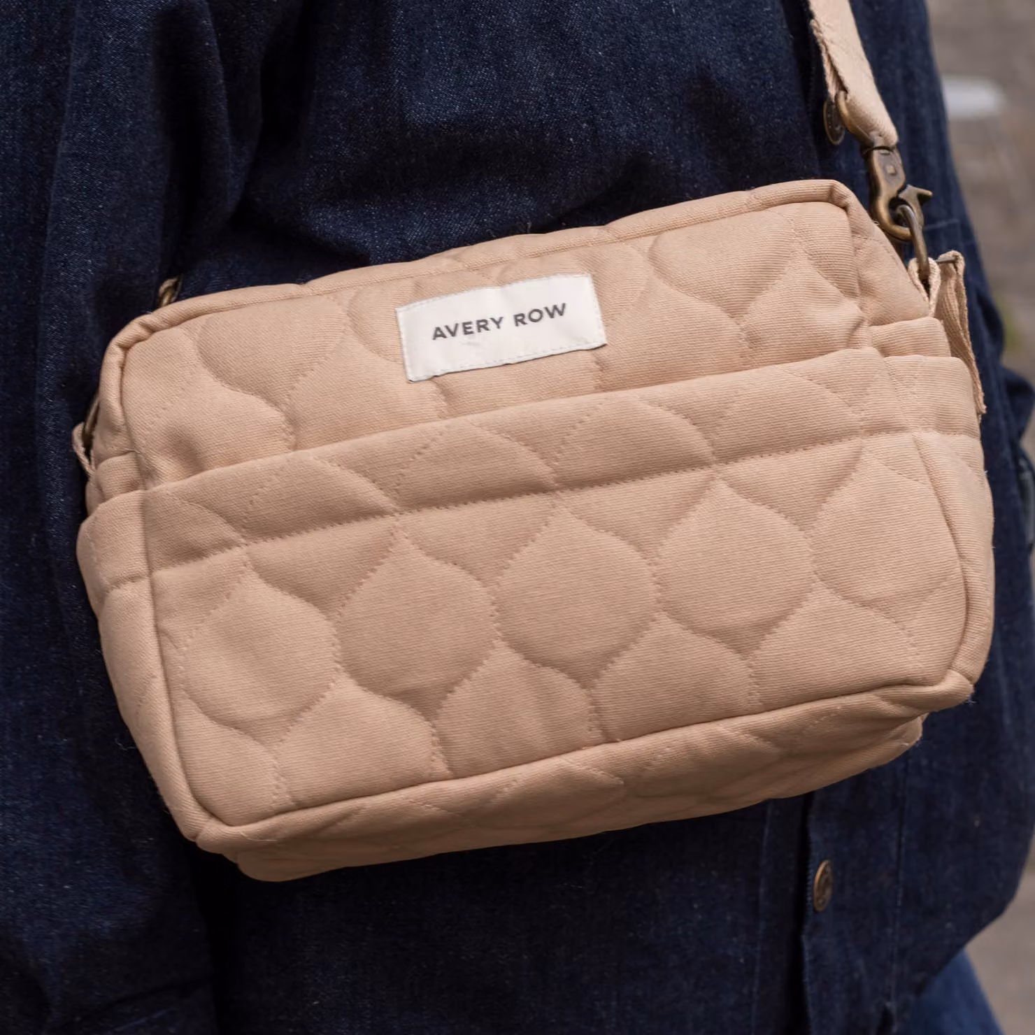 Avery Row Messenger Crossbody Pram Organiser Bag in Beige – 6
