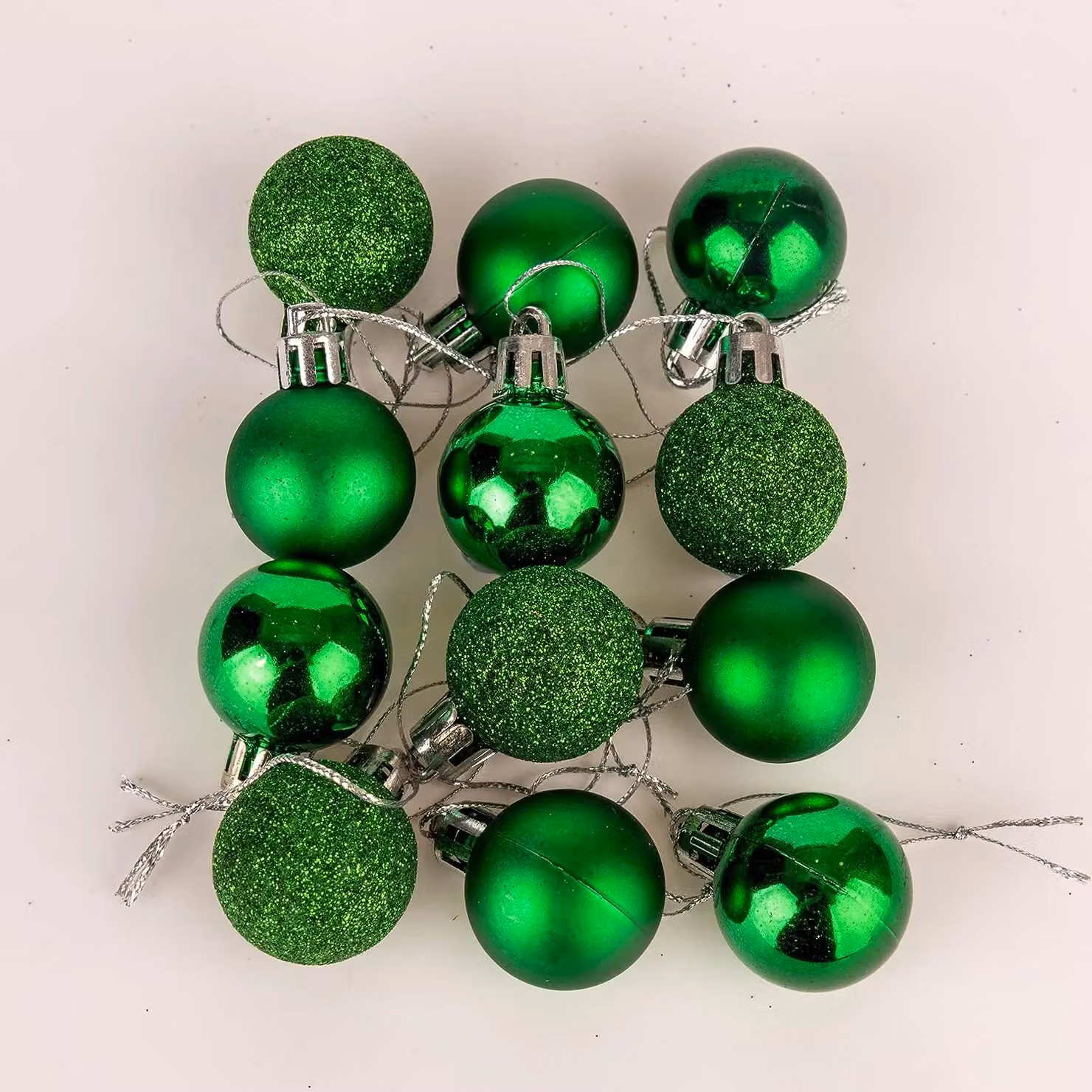 Shatchi 24-Piece Shatterproof Christmas Bauble Hanging Decorations in Green and Silver – 3