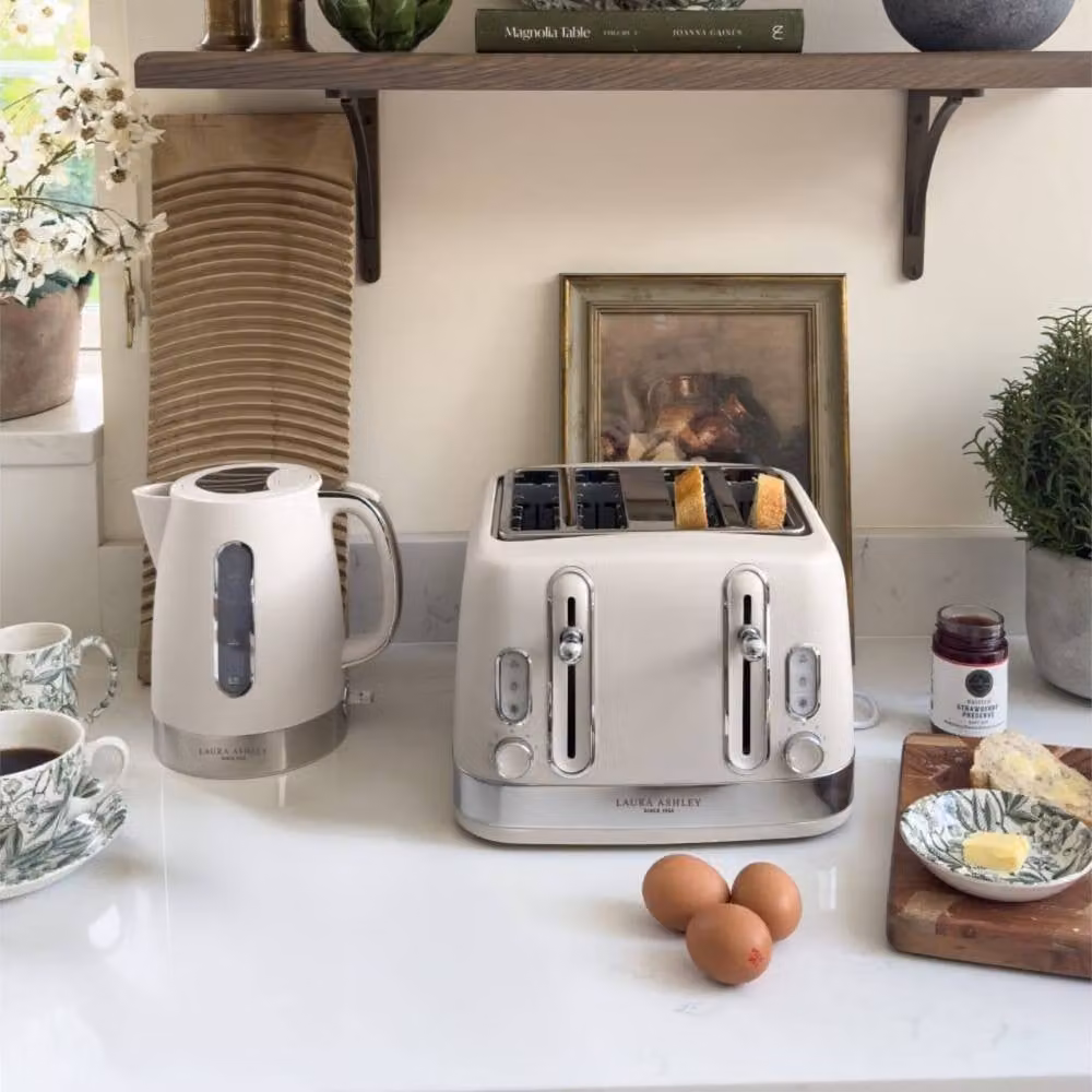 Laura Ashley Kettle and 4 Slice Toaster Set in Beige – 3