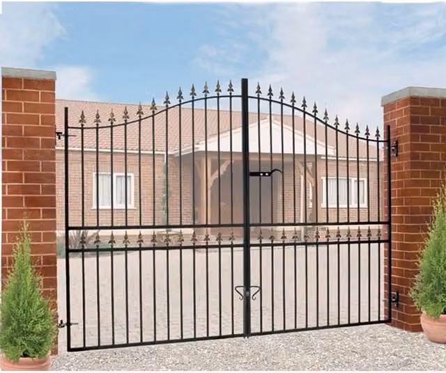 Burbage Iron Craft Corfe Spear Tall Bow Top Double Estate Gate in Black, W: 213.4 cm, H: 208.3 cm – 1