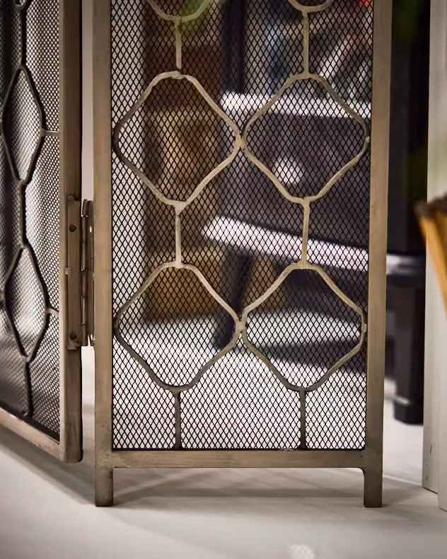 Dibor Marrakesh Vintage Style Pewter Footed Fireplace Guard in Silver, H: 63 cm, W: 106 cm – 3