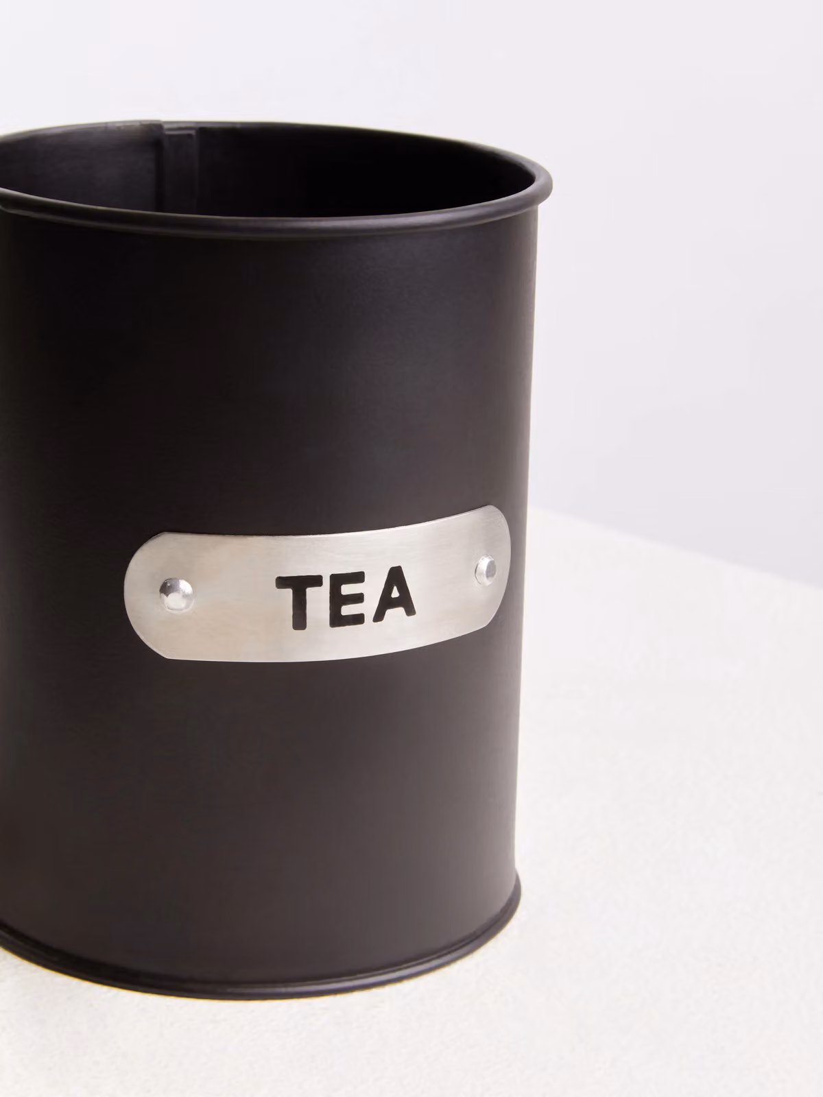 Orsina Airtight Enamel and Stainless Steel Tea Canister in Black, Silver and White – 3