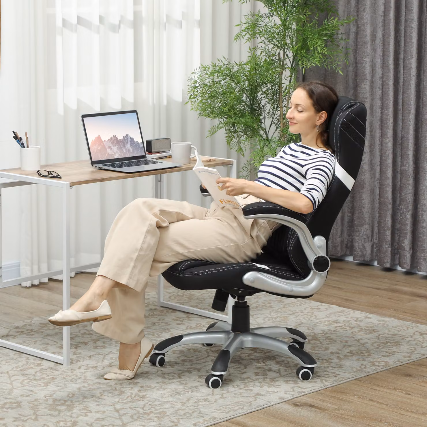 Vinsetto Black Linen-Look Task Chair with Adjustable Height, Swivel and Armrests – 2
