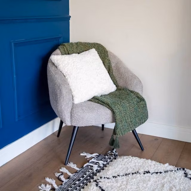Madison & Mayfair Green Woven Throw with Fringes, W/D/H: 170 x 140 x 1 cm