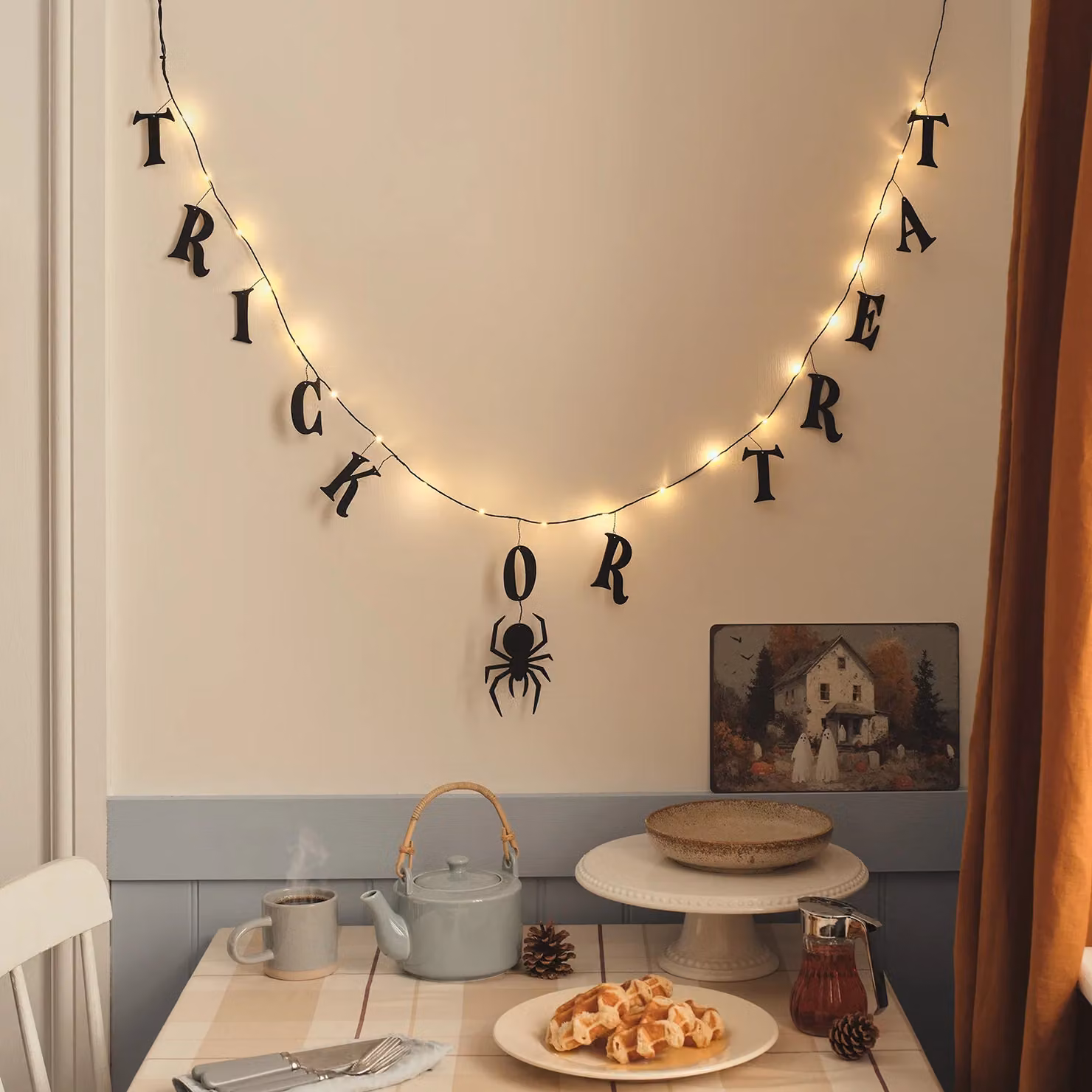 Lights4fun Trick or Treat Halloween Micro LED Garland in White, Multicolour and Black, 1.6m