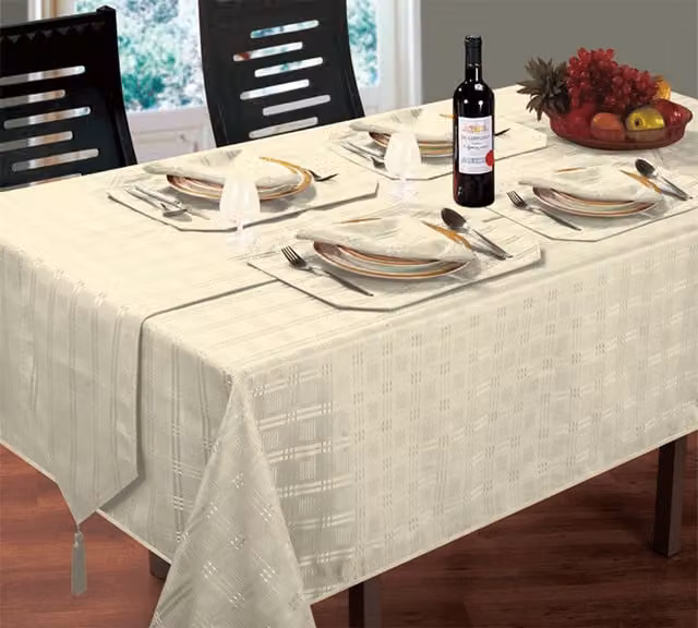 Kitchen Trends Modern Jacquard Hampton Rectangular Tablecloth in Cream