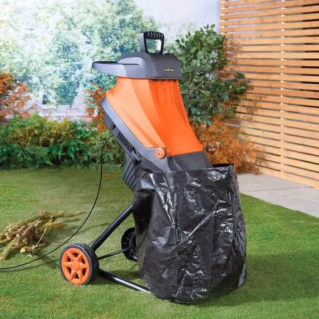 Victor Tools 2400W Rapid Garden Shredder with 45L Collection Bag and 4000rpm Steel Blade in Multicolour