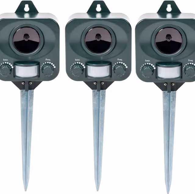 PestBye Battery Powered Ultrasonic Cat Repeller with Ground Stake, Green
