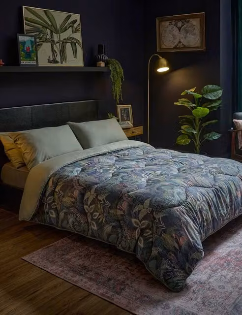 Nightlark Safari 10.5 Tog Coverless Duvet and Pillowcase Set in Dark Navy Blue with Animal Graphic Design