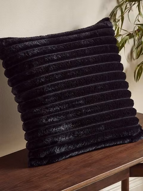 Catherine Lansfield Cosy Ribbed Faux Fur Soft Touch Square Cushion in Black, W/D/H: 45 x 45 x 45 cm – 1