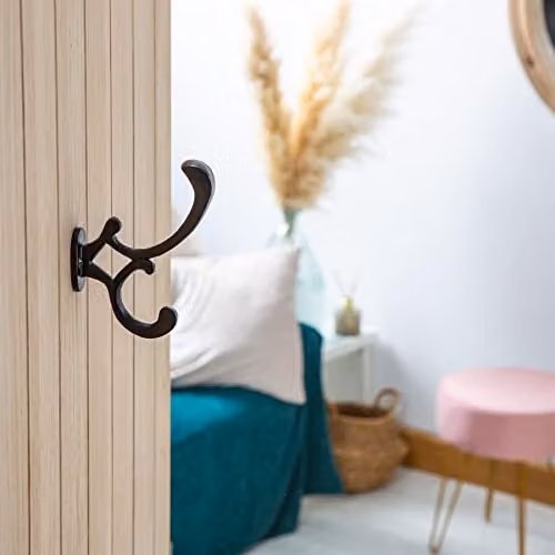 Hammer and Tongs Ornamental Metal Hat and Coat Hook in Black and Gold, H: 13.0 cm, W: 3.0 cm – 3