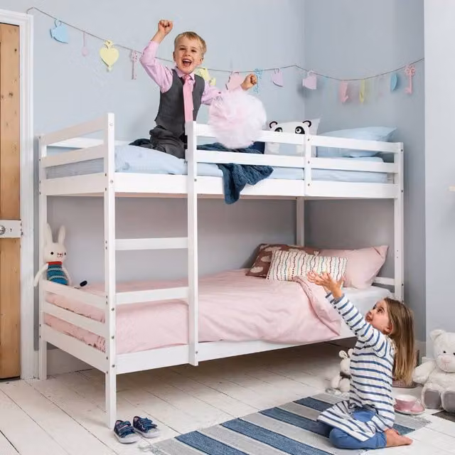 Nöa and Nani Jakke Single Bunk Bed with Straight Ladder in White, Solid Pine Wood