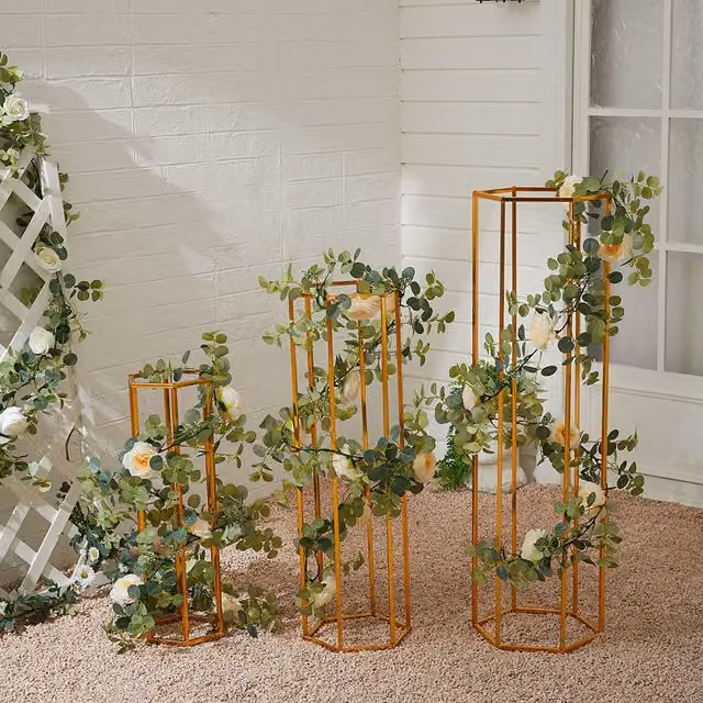 Livingandhome Set of 3 Gold Geometric Hexagon Metal Flower Stands