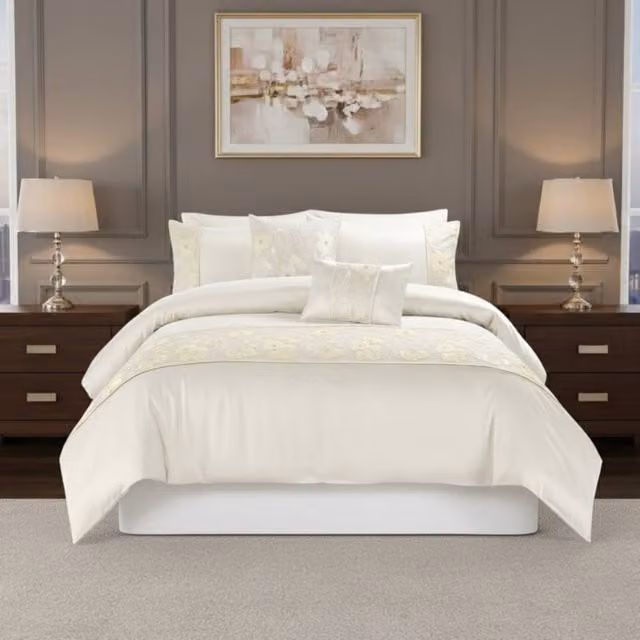 Snug City Floral Embroidered Duvet Cover and Pillowcase Set in Beige, 200 x 200 cm – 1