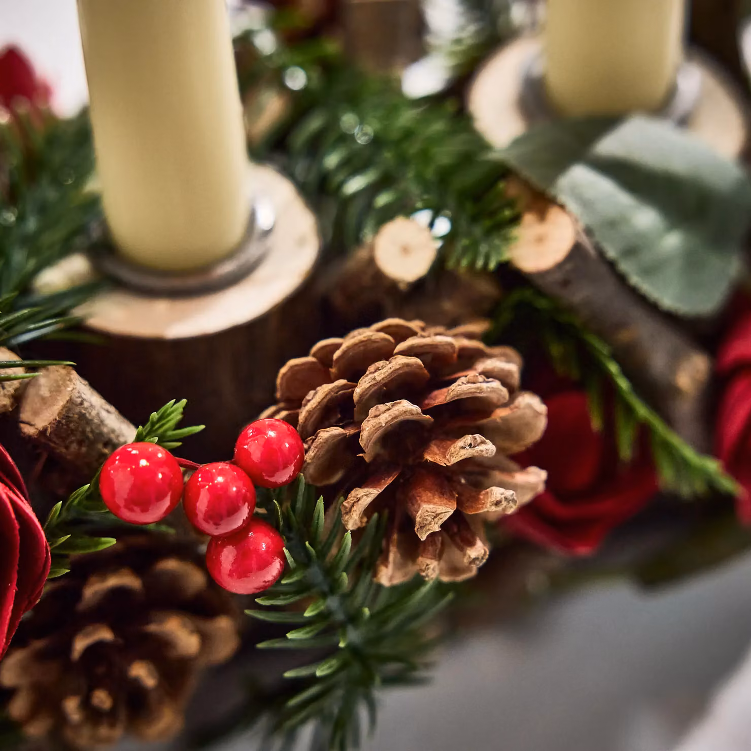 Dibor Roses Red Christmas Dinner Centrepiece Tealight Holder, 35 cm – 3