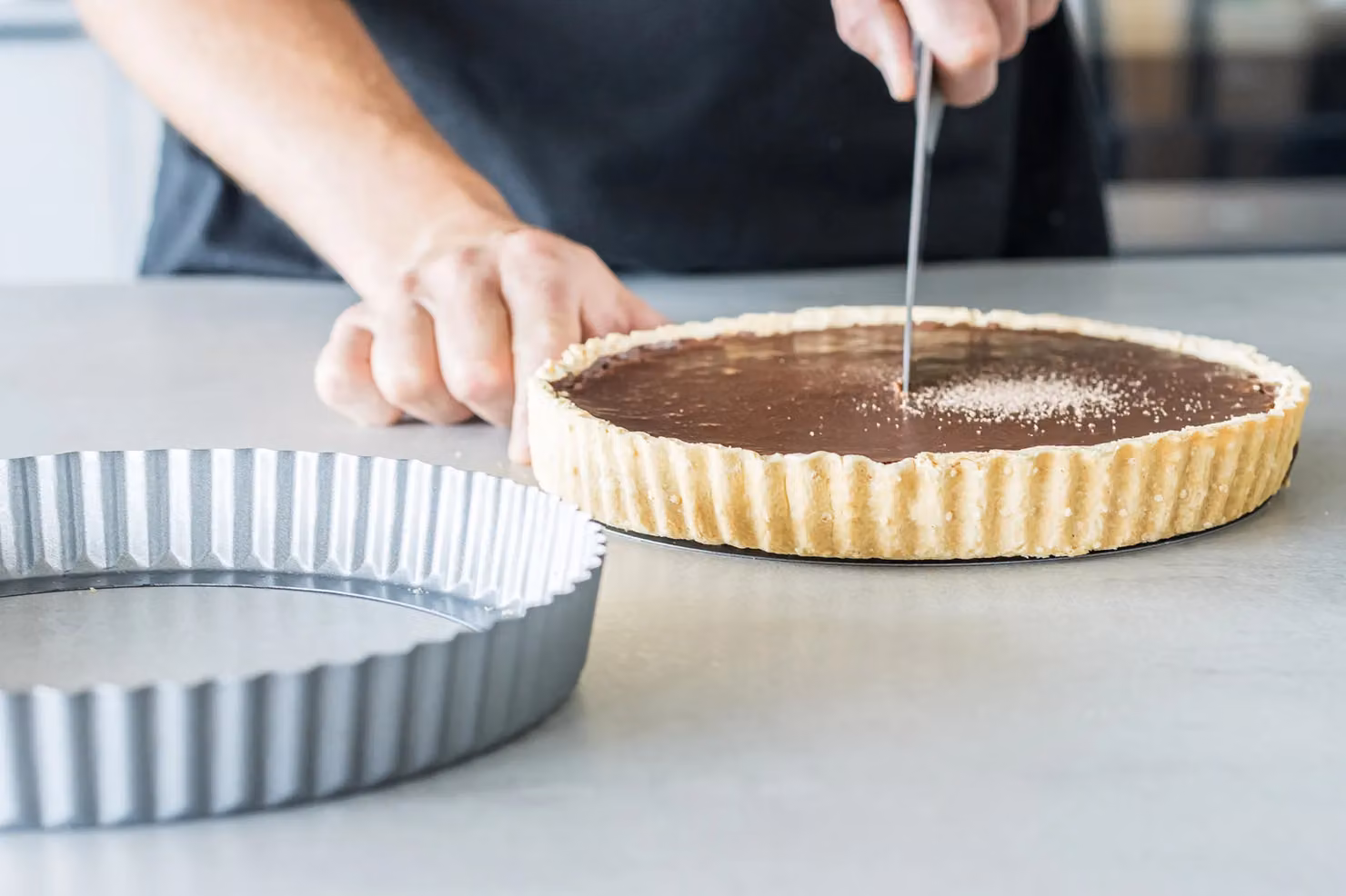 KitchenCraft Non-Stick Loose Base Round Tart Tin, Grey, Diameter: 24.5 cm – 4