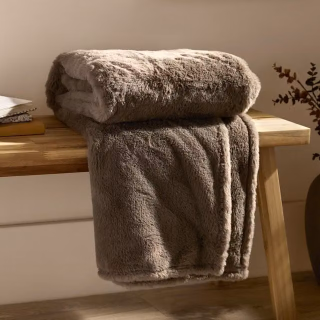 Furn Kallu Reversible Double-Sided Faux-Fur Throw in Brown, W: 150 cm, L: 200 cm – 1