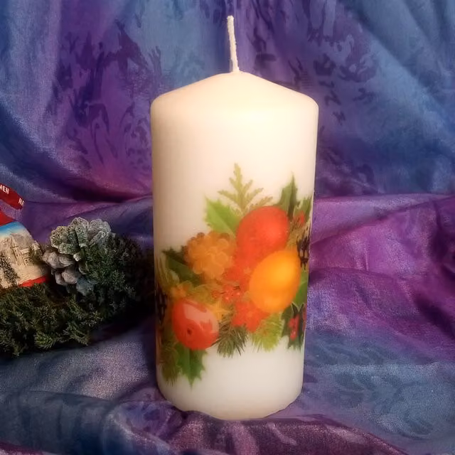 Viki Christmas Pine Cone Candle in White