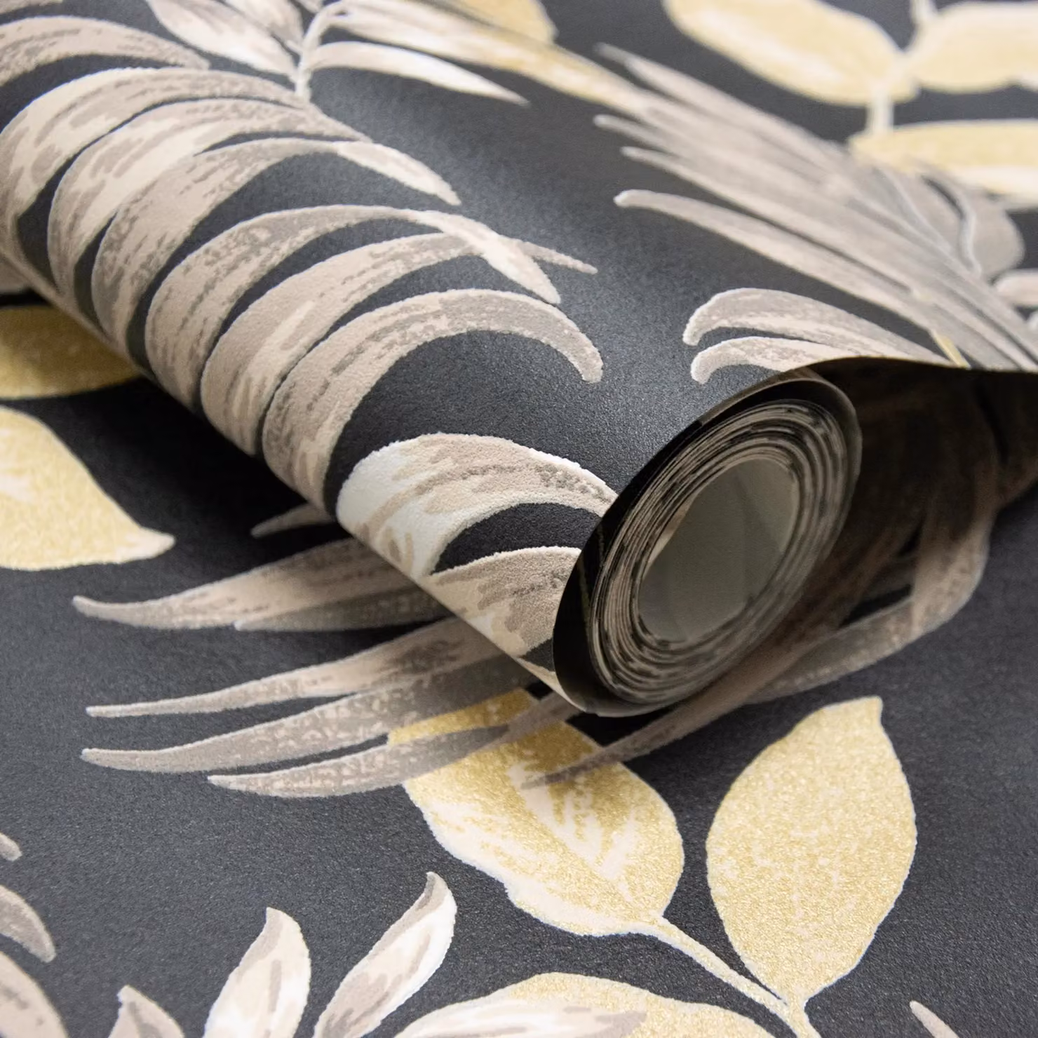 Grandeco Allison Palm Leaf Foliage Blown Vinyl Wallpaper in Black – 2