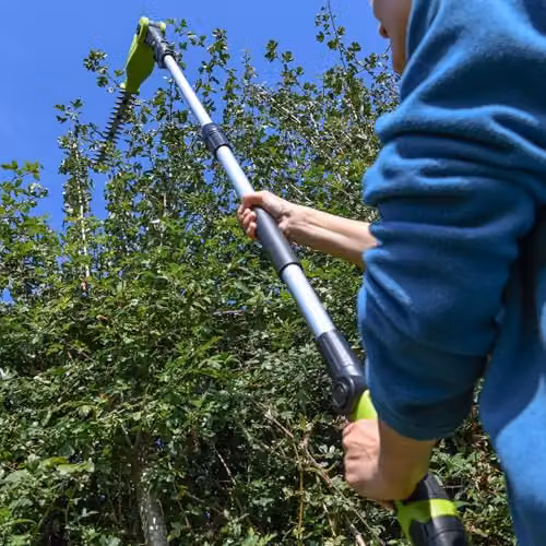 Garden Gear 12V Telescopic Reciprocating Hedge Trimmer with 2.0Ah Lithium-Ion Battery and Quick Charger, Green – 3