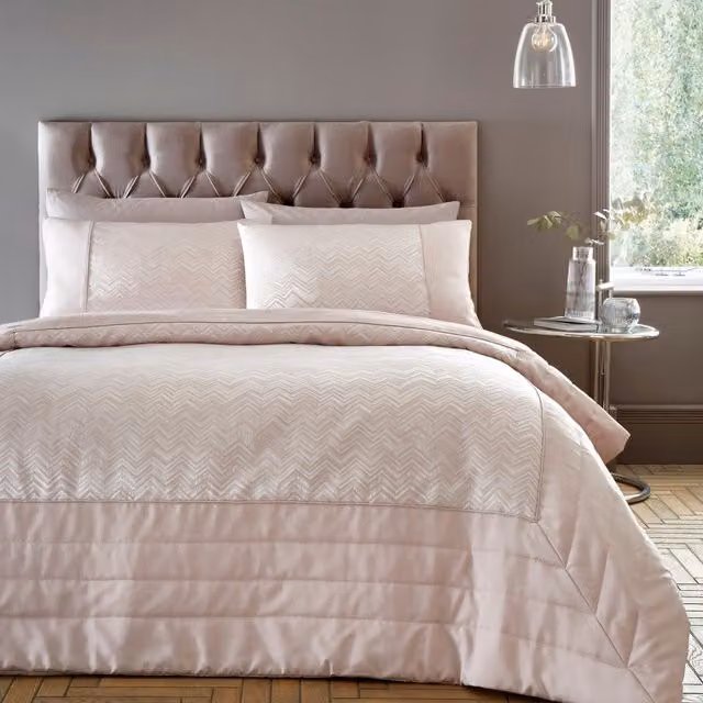 Portfolio Home Antibes Chevron Waves Quilted Bed Throw Blanket in Pink, W: 200 cm, D: 230 cm
