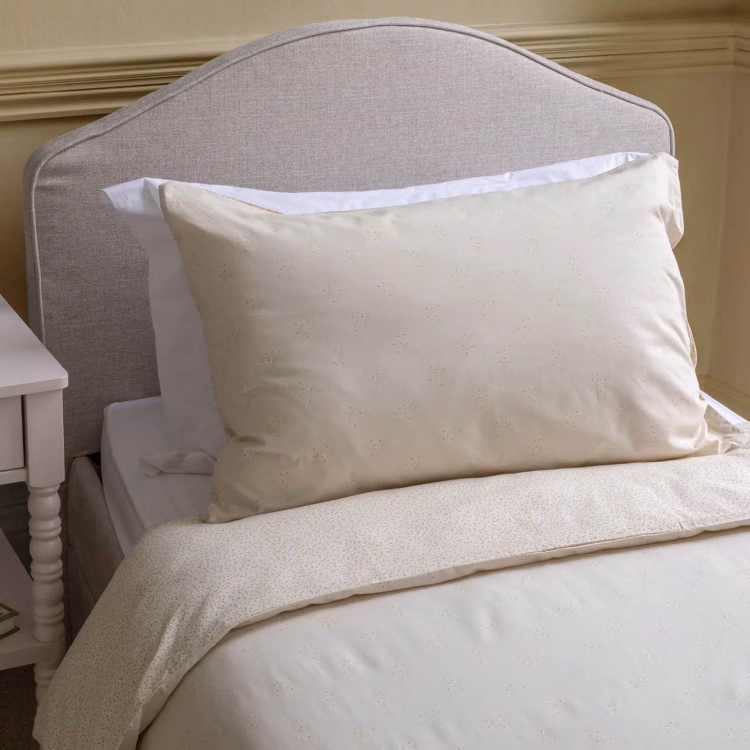 Avery Row Organic Cotton Single Bedding Set in Wild Chamomile Floral Design, Yellow and Beige, Duvet Cover 140 x 200 cm and Pillowcase 50 x 75 cm – 2