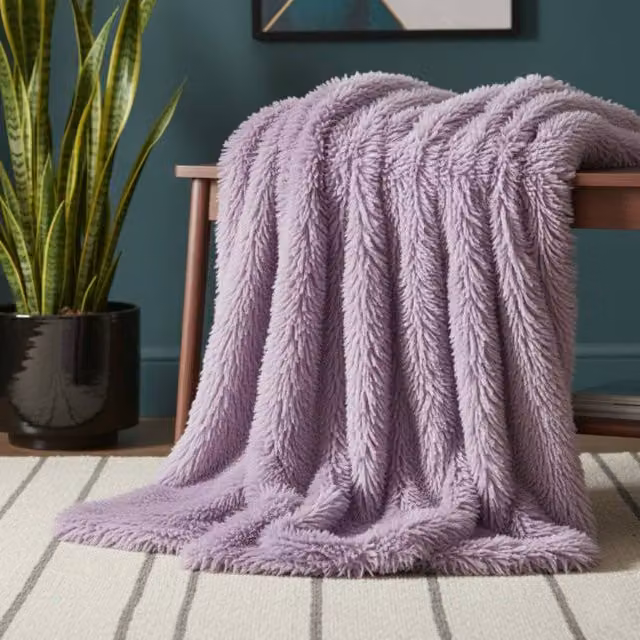 Snug City Extra Fluffy Plush Throw Blanket in Purple, W/D/H: 150 x 200 cm