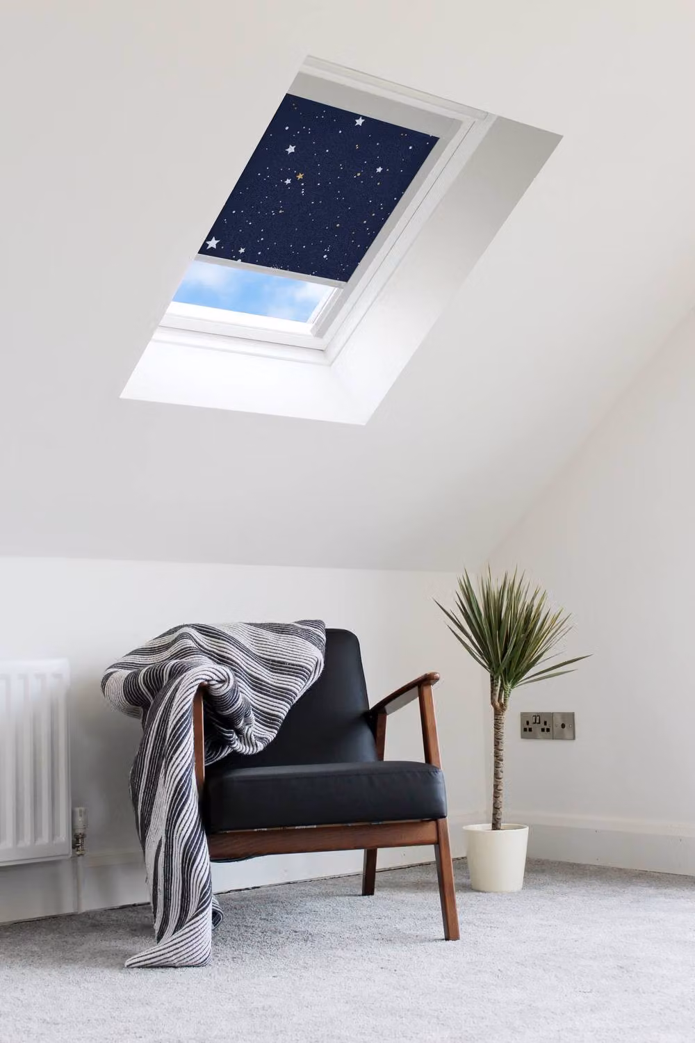 Bloc Blinds Night Sky Blackout Blind for Velux Roof Windows in Silver with Star Pattern – 2