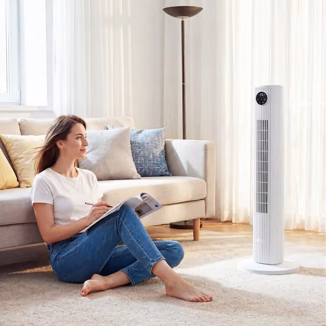 HOMCOM White Tower Fan with Auto Mode