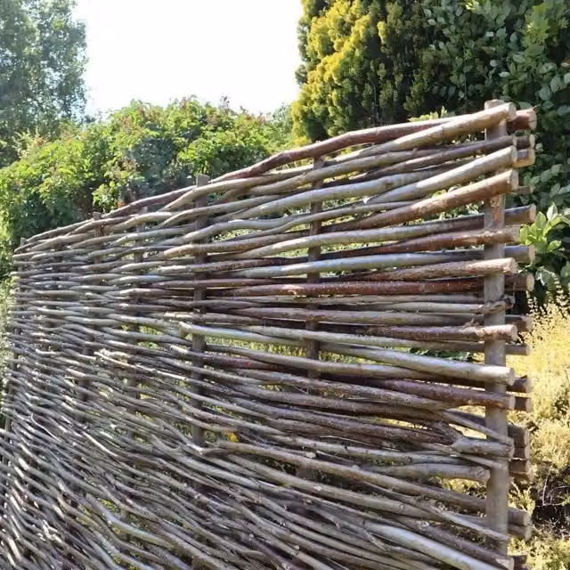 Access Garden Products Capped Hazel Hurdle in Natural Brown, W: 182.88 cm, H: 91.44 cm – 1