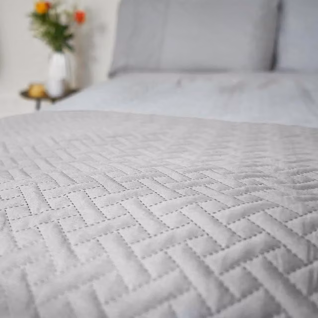 Brentfords Geo Pinsonic Quilted Bedspread in Silver, Single, W: 125 cm, L: 150 cm