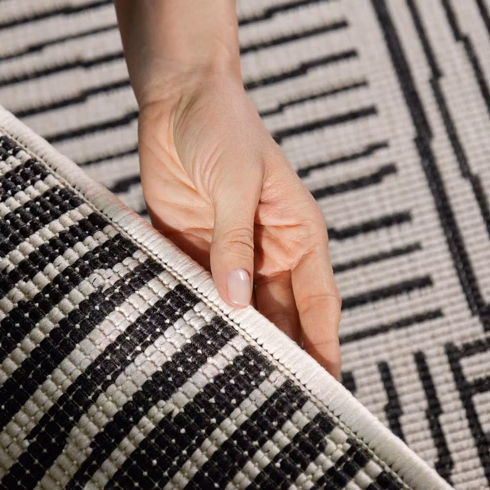 Ted Baker Nightingale Reversible Checkerboard Indoor Outdoor Rug in Black, W: 120 cm, L: 170 cm – 4
