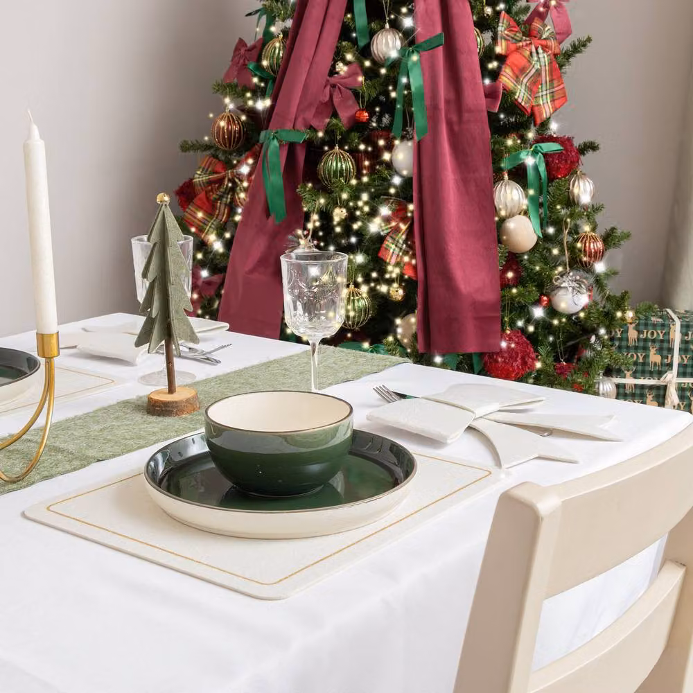 Melody Maison Set of 4 White and Gold Rectangular Felt Placemats with Bow Detail – 2